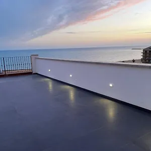 Pensión Dea, Gela